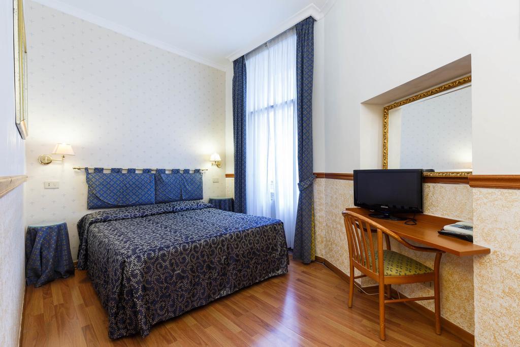 Hotel Paris Roma Esterno foto