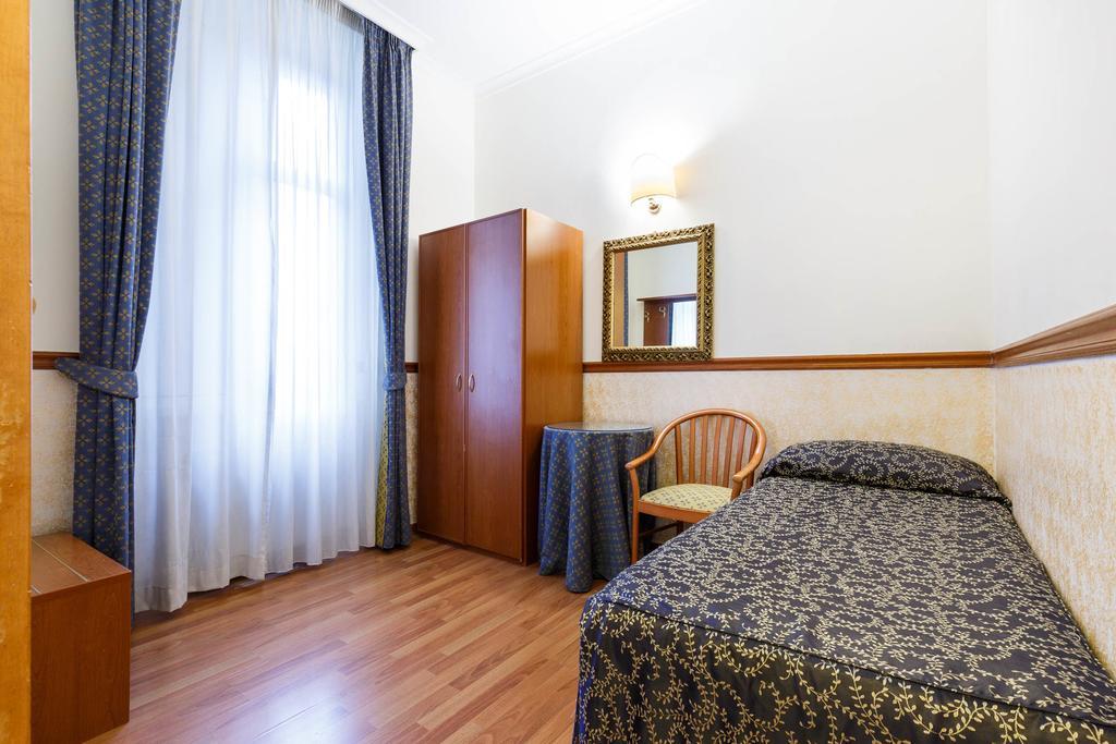 Hotel Paris Roma Esterno foto